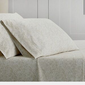 Sky

Abstract Speckled 300 Thread Count Cotton Sateen 4-Piece Sheet Set